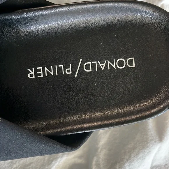 Donald J Pliner Folley slides. Size 6.5 - Picture 5 of 6